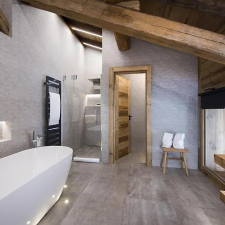 Chalet Zell Heights: Panoramic Views Alpine Appartement