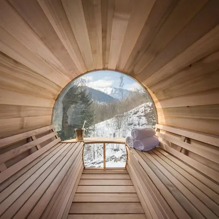Chalet Zell Heights: Panoramic Views Alpine